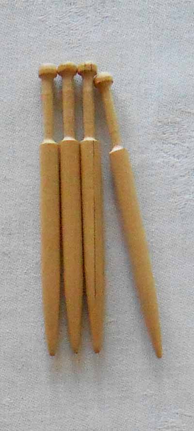Honitonklppel ca 9,3 cm lang helles Holz