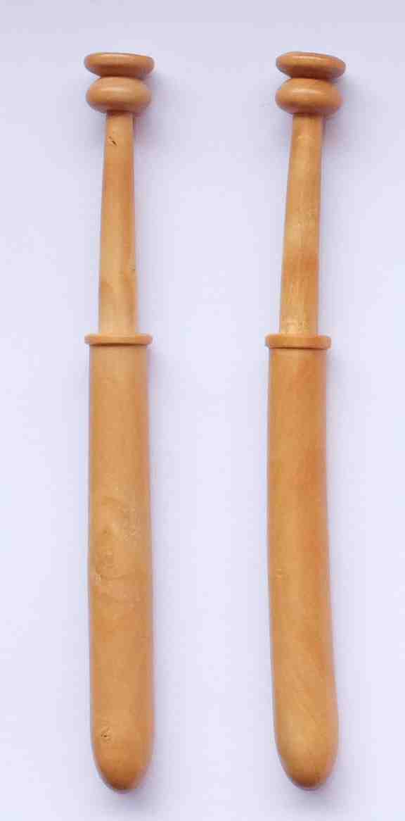 Paar spanische Palmholzklppel ca 12,2 cm lang